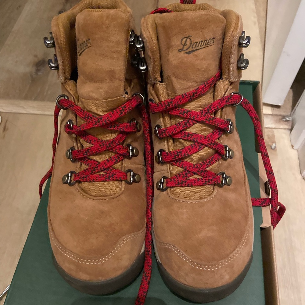 Adrika danner boots size 8